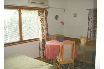 Bugarska Chata Sveti Konštantin i Elena, Eksterijer